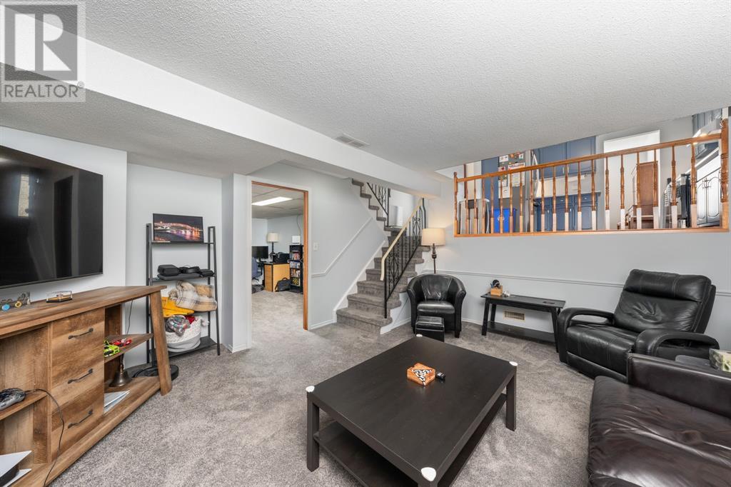 Photo 17 of 1254 Errol Road East, Sarnia ON
