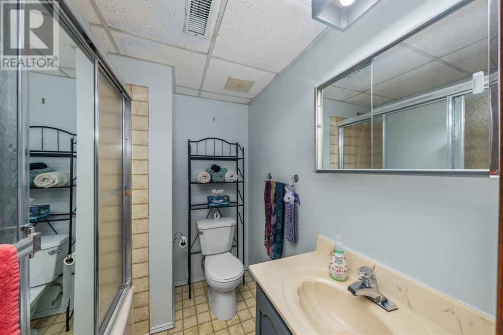 Photo 19 of 1254 Errol Road East, Sarnia ON