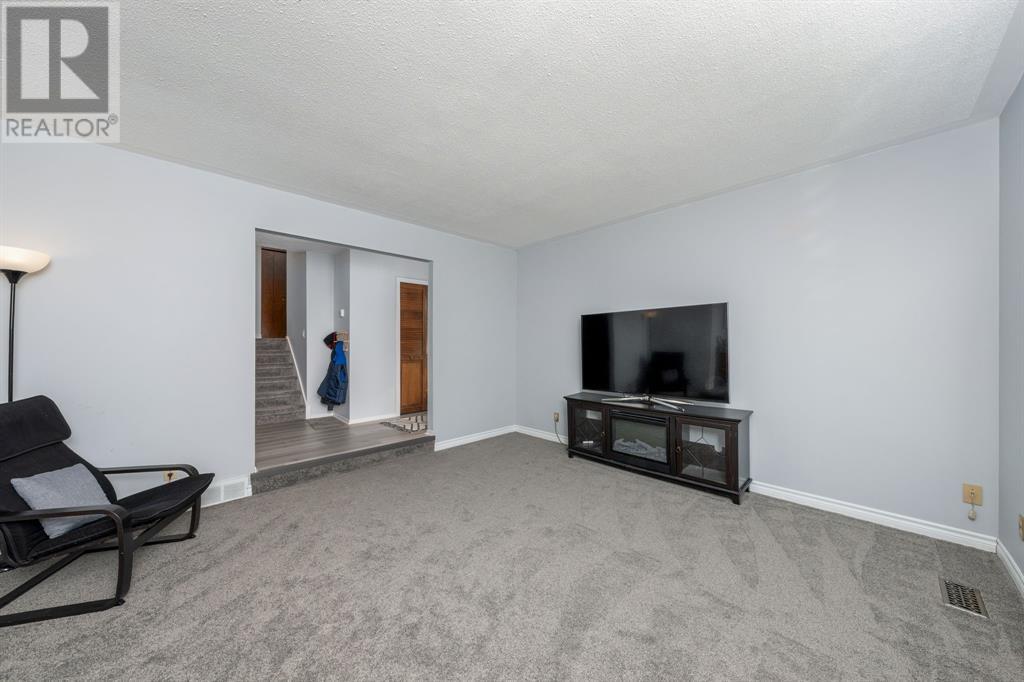 Photo 7 of 1254 Errol Road East, Sarnia ON