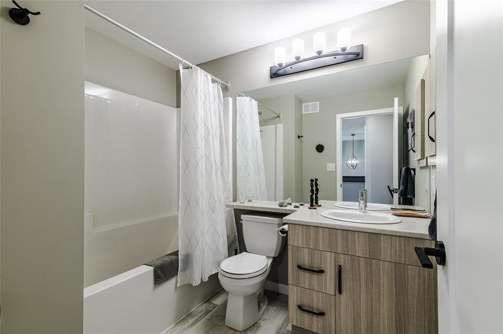 Photo 39 of 326 Zimmerman Drive, Winnipeg MB