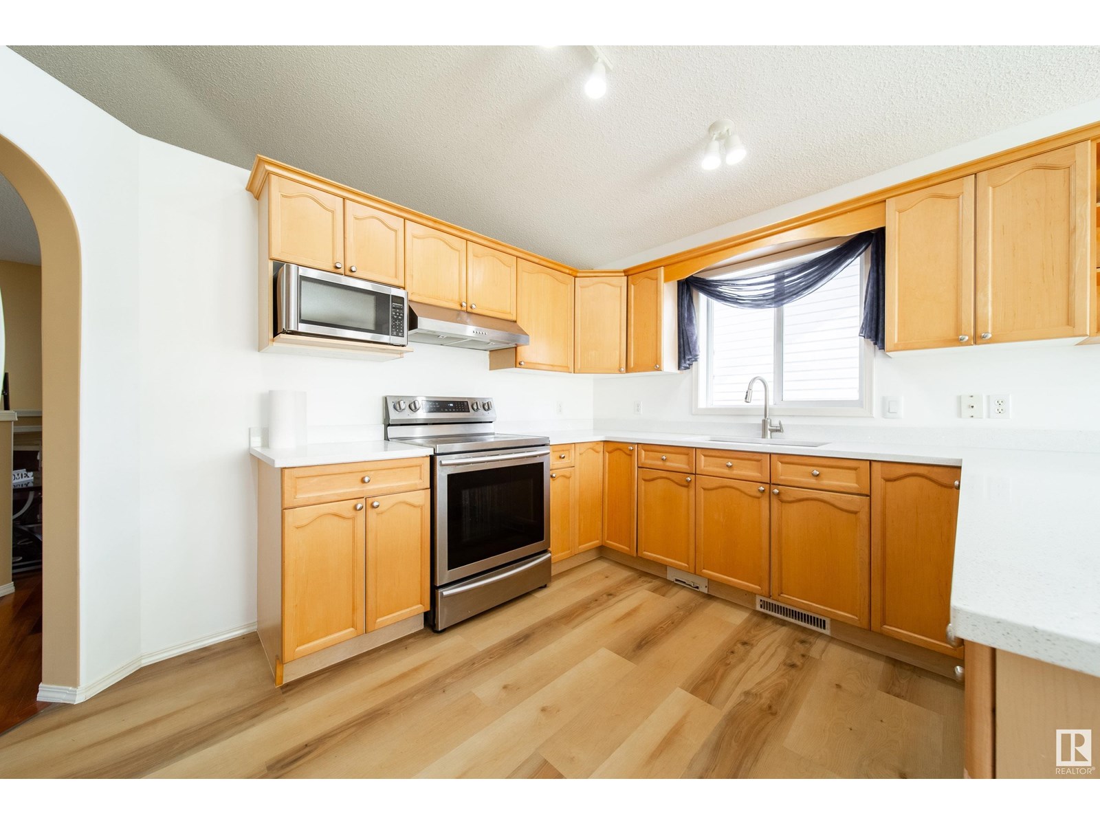 Photo 10 of 13023 35 St Nw Nw, Edmonton AB