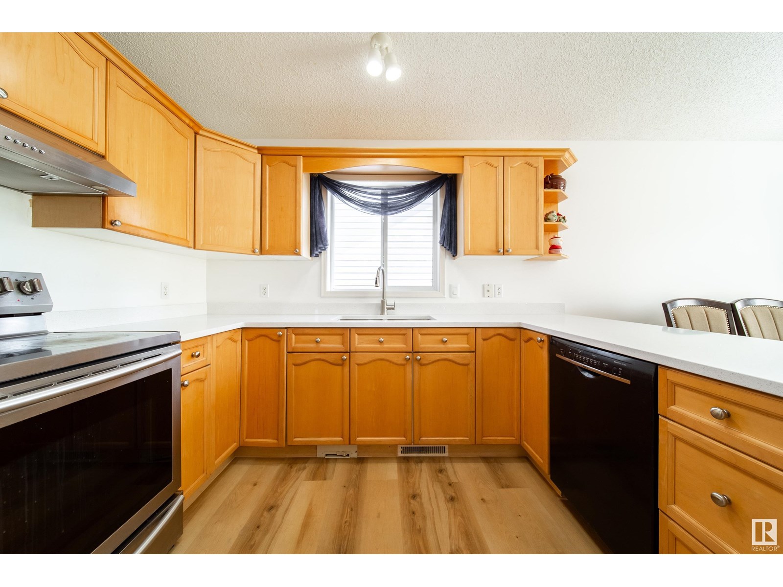 Photo 11 of 13023 35 St Nw Nw, Edmonton AB