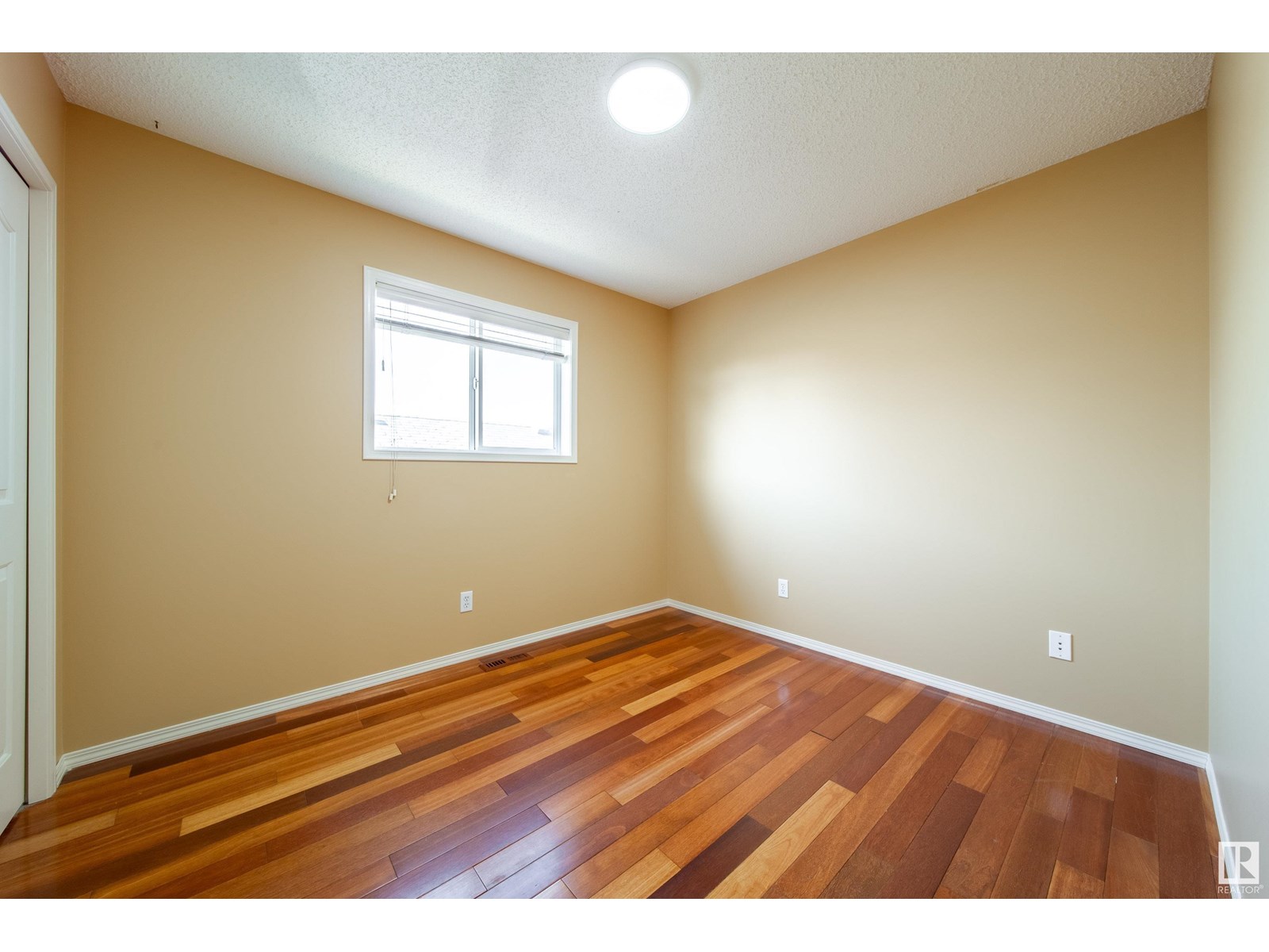 Photo 17 of 13023 35 St Nw Nw, Edmonton AB