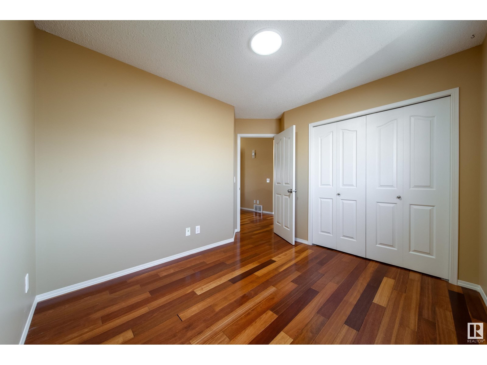 Photo 18 of 13023 35 St Nw Nw, Edmonton AB