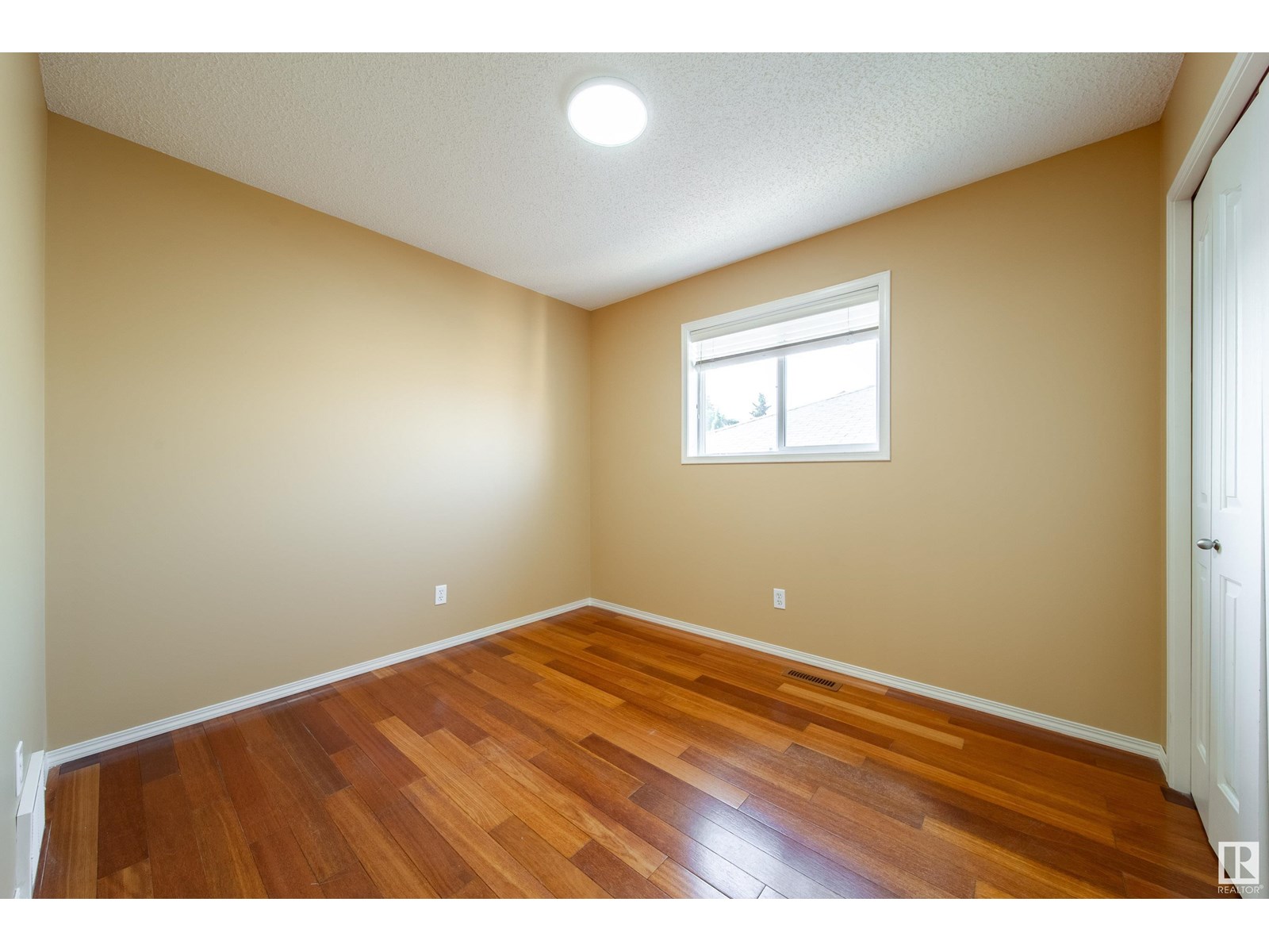 Photo 19 of 13023 35 St Nw Nw, Edmonton AB
