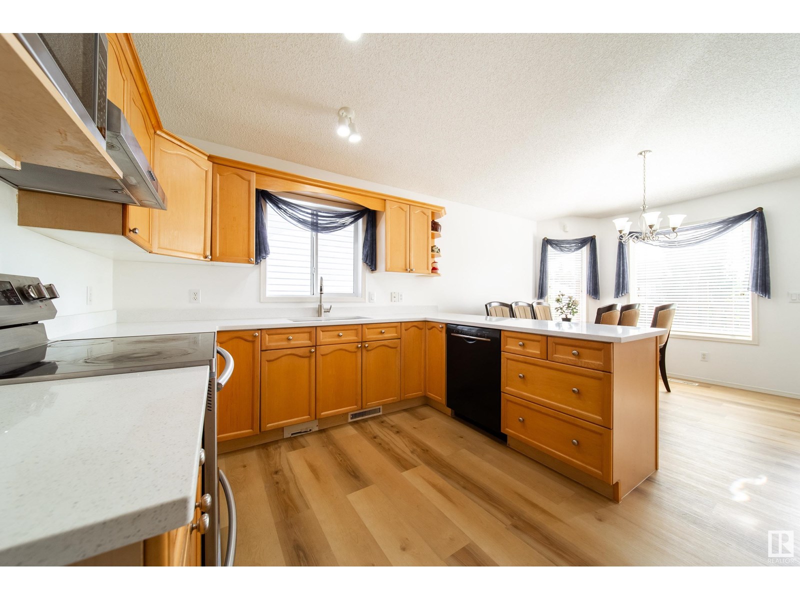 Photo 9 of 13023 35 St Nw Nw, Edmonton AB
