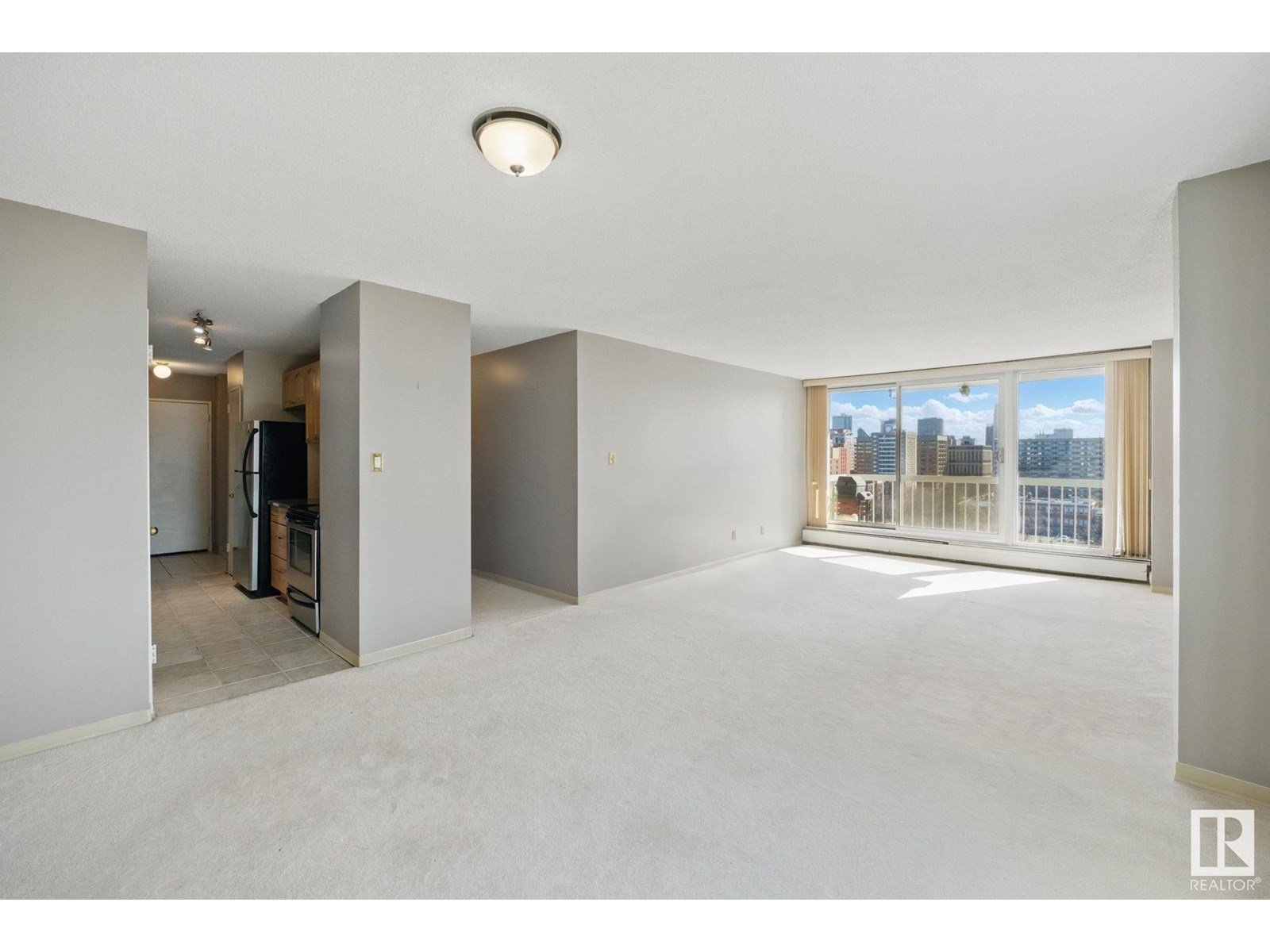 Photo 10 of 1201 9835 113 St Nw, Edmonton AB