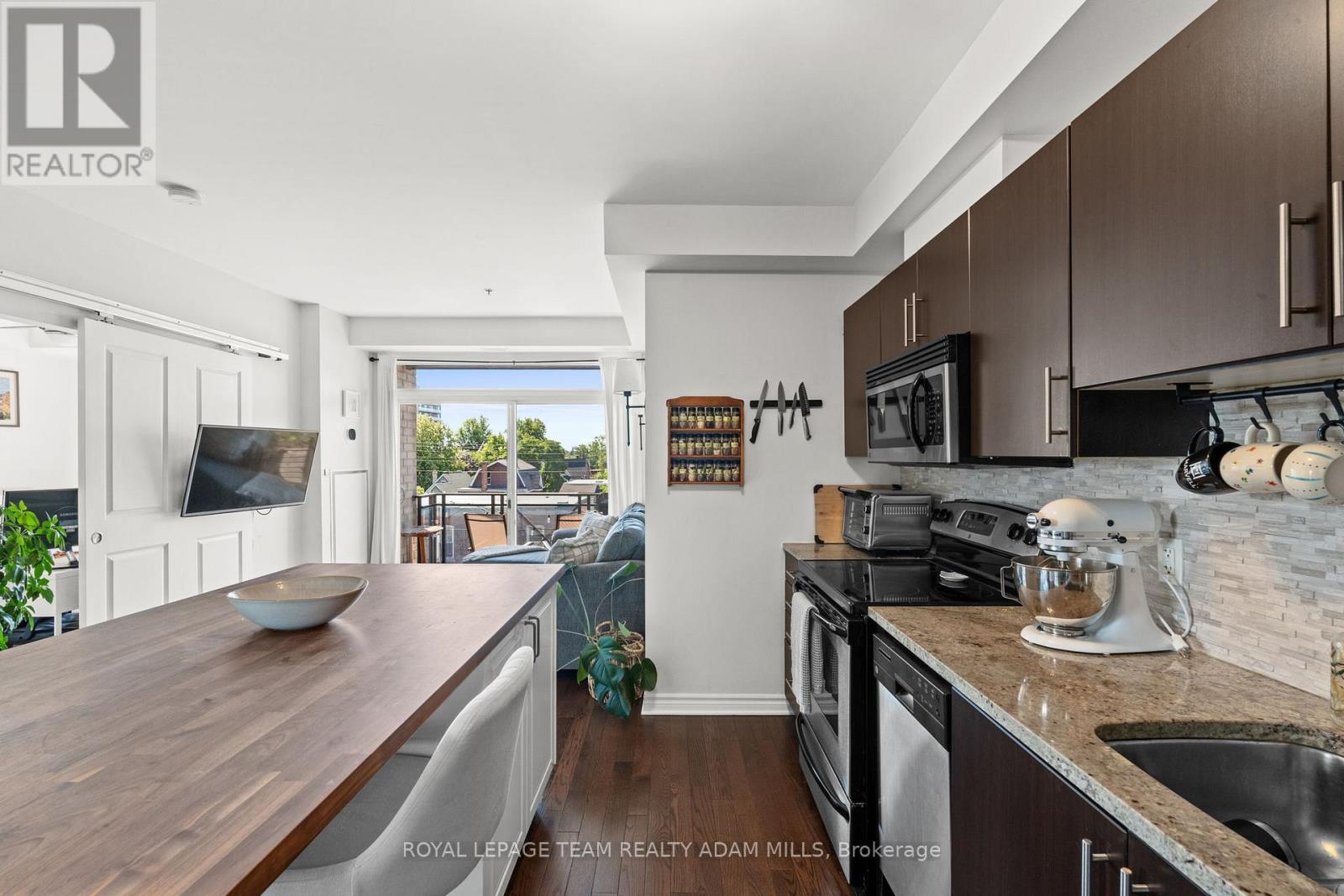 Photo 11 of 408 429 Kent Street, Ottawa ON