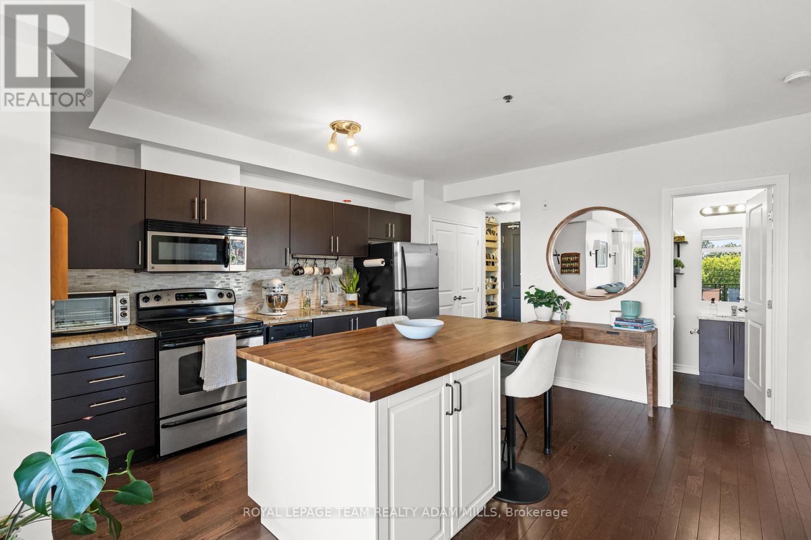 Photo 14 of 408 429 Kent Street, Ottawa ON