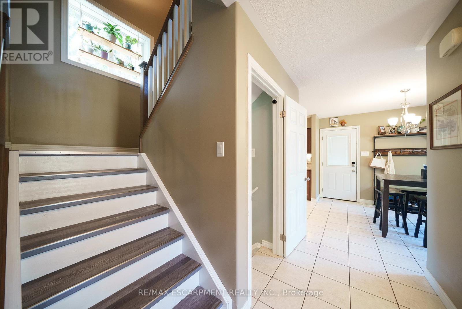 Photo 34 of 23 Park Road S, Brantford ON