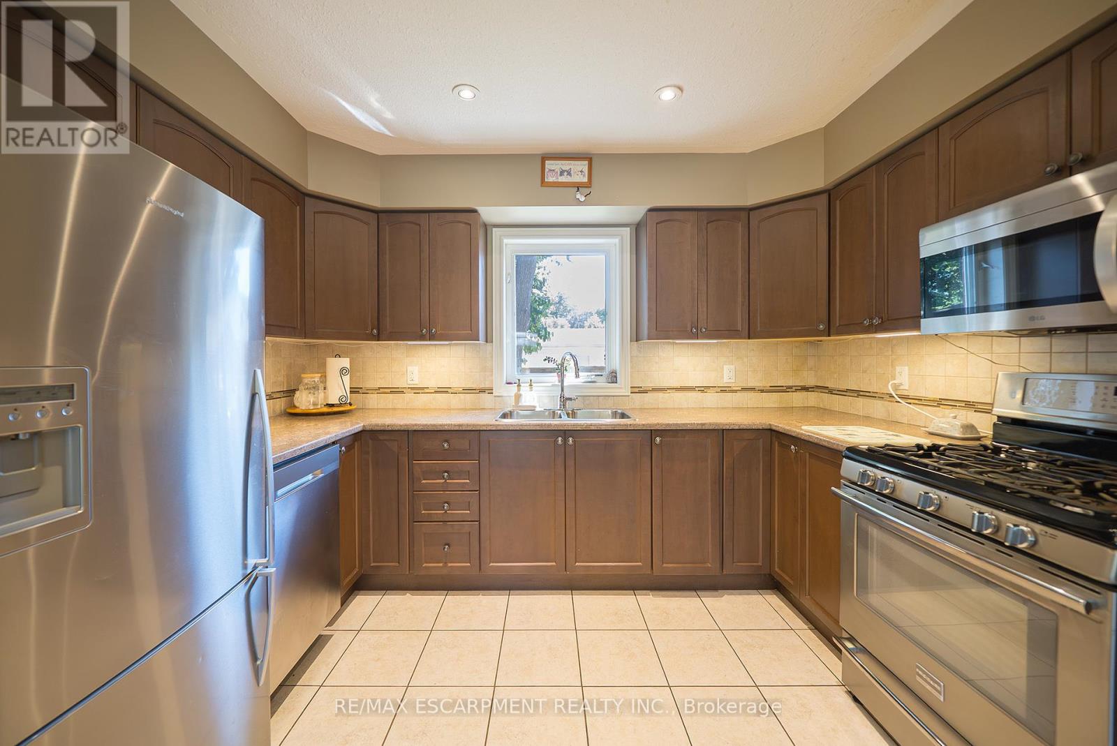Photo 31 of 23 Park Road S, Brantford ON
