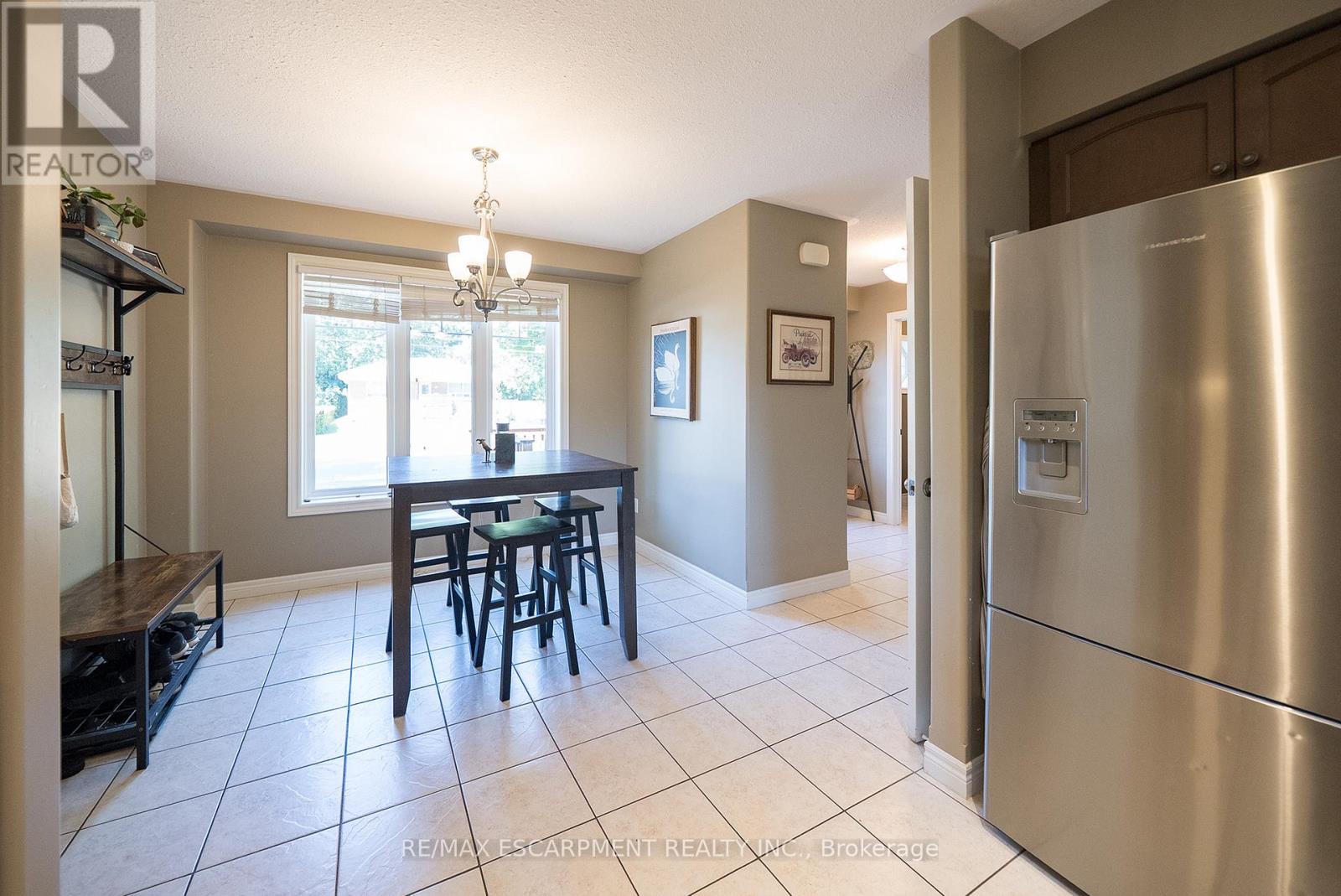 Photo 10 of 23 Park Road S, Brantford ON