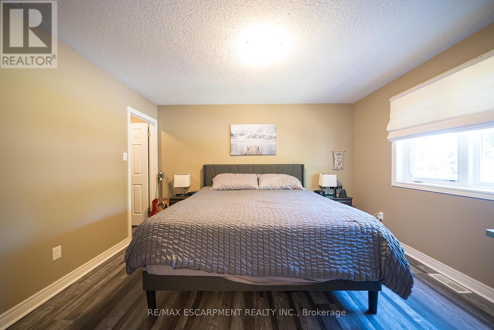 Photo 35 of 23 Park Road S, Brantford ON