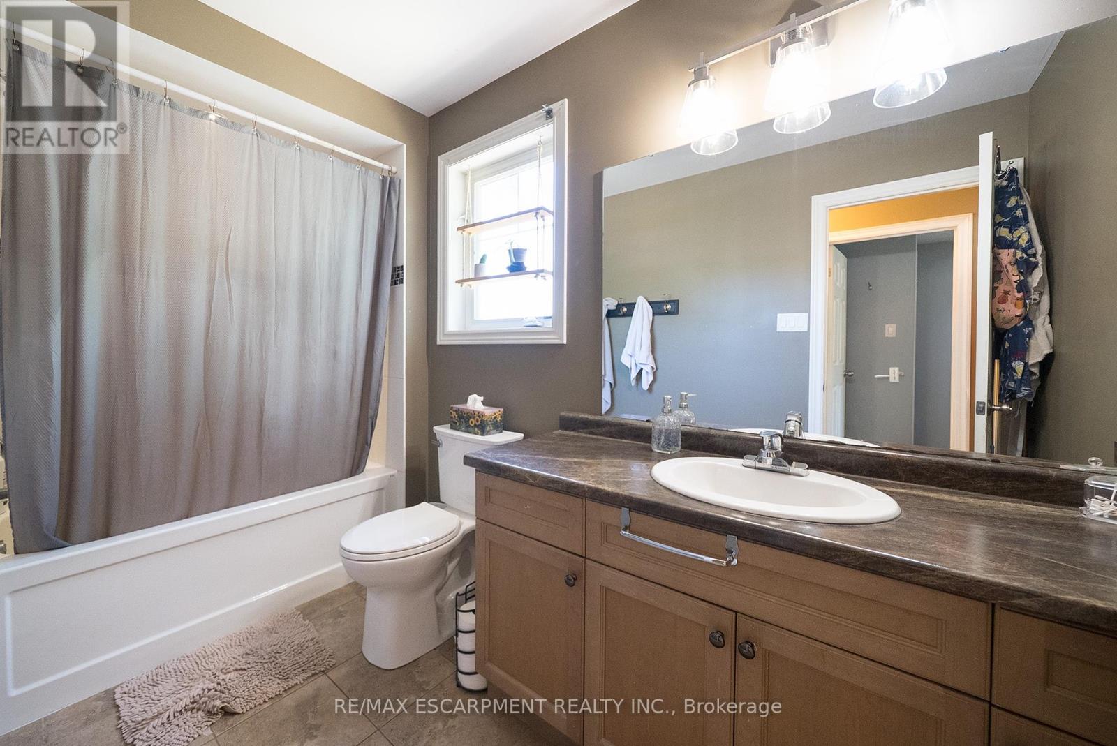 Photo 14 of 23 Park Road S, Brantford ON