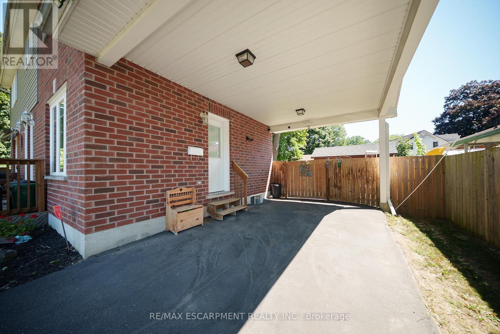 Photo 30 of 23 Park Road S, Brantford ON