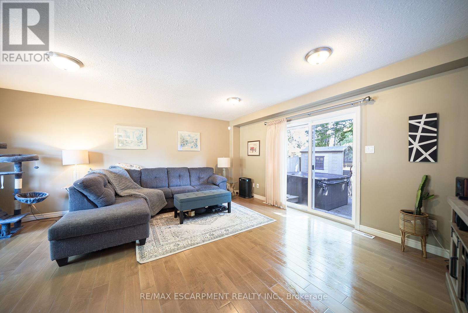 Photo 32 of 23 Park Road S, Brantford ON