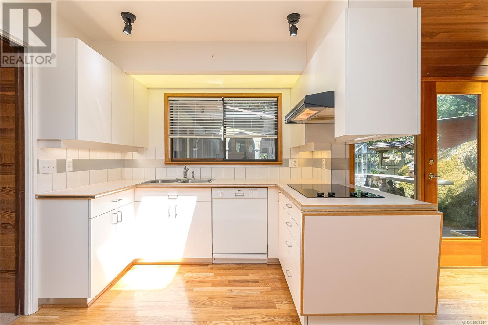 Photo 23 of 4487 Shadywood Pl, Saanich BC
