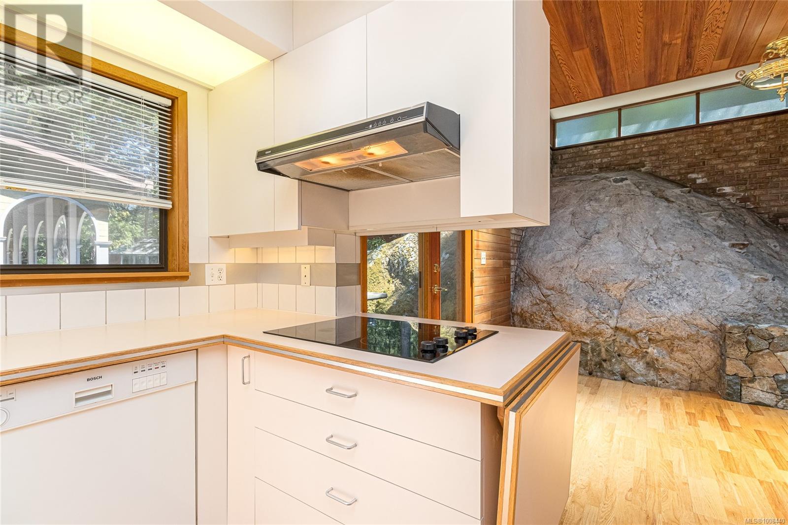 Photo 24 of 4487 Shadywood Pl, Saanich BC
