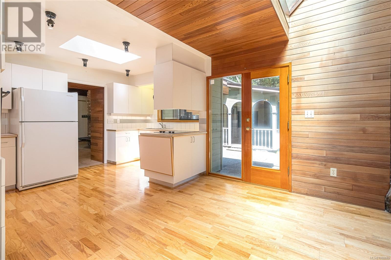 Photo 27 of 4487 Shadywood Pl, Saanich BC