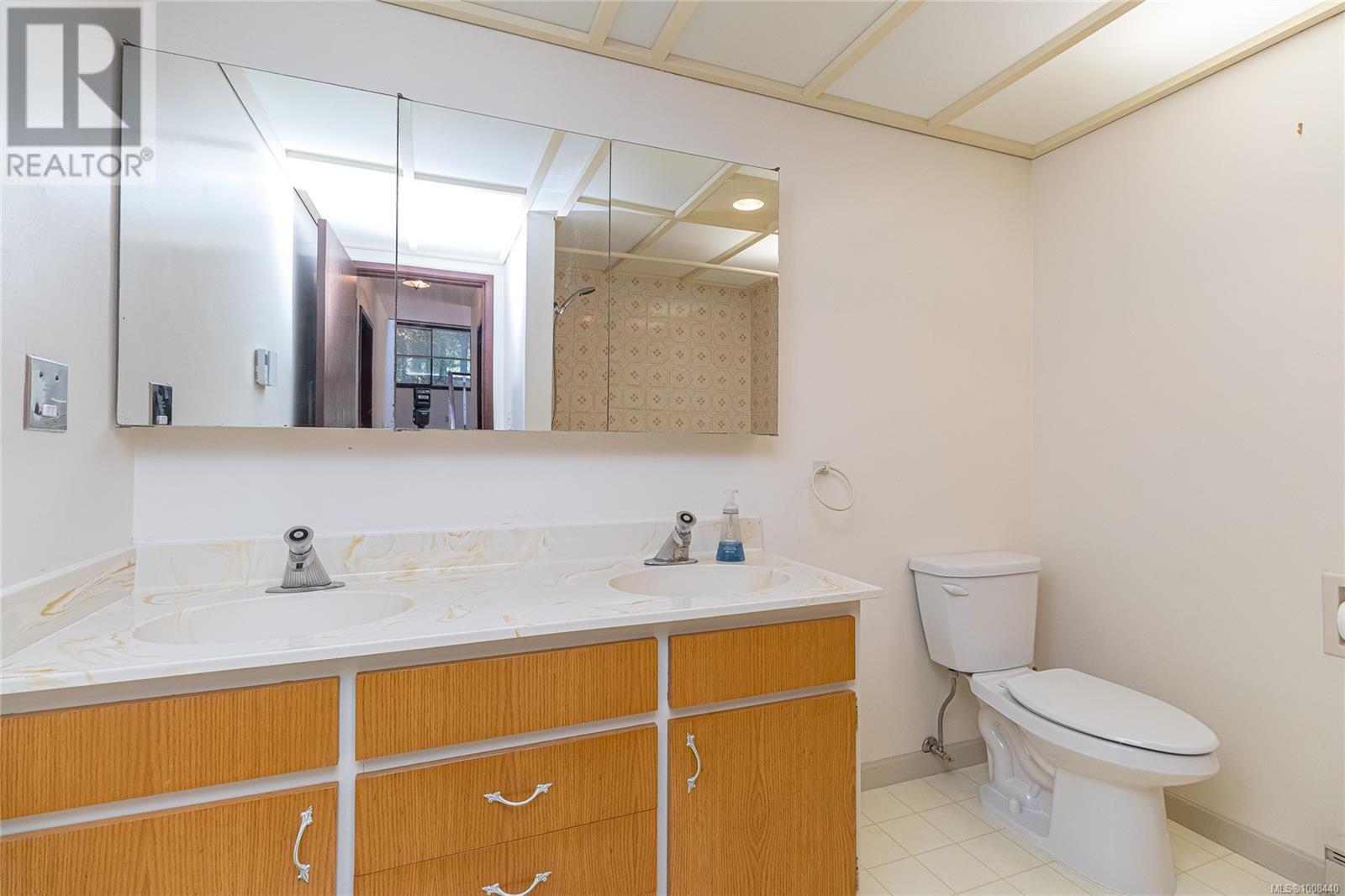 Photo 45 of 4487 Shadywood Pl, Saanich BC