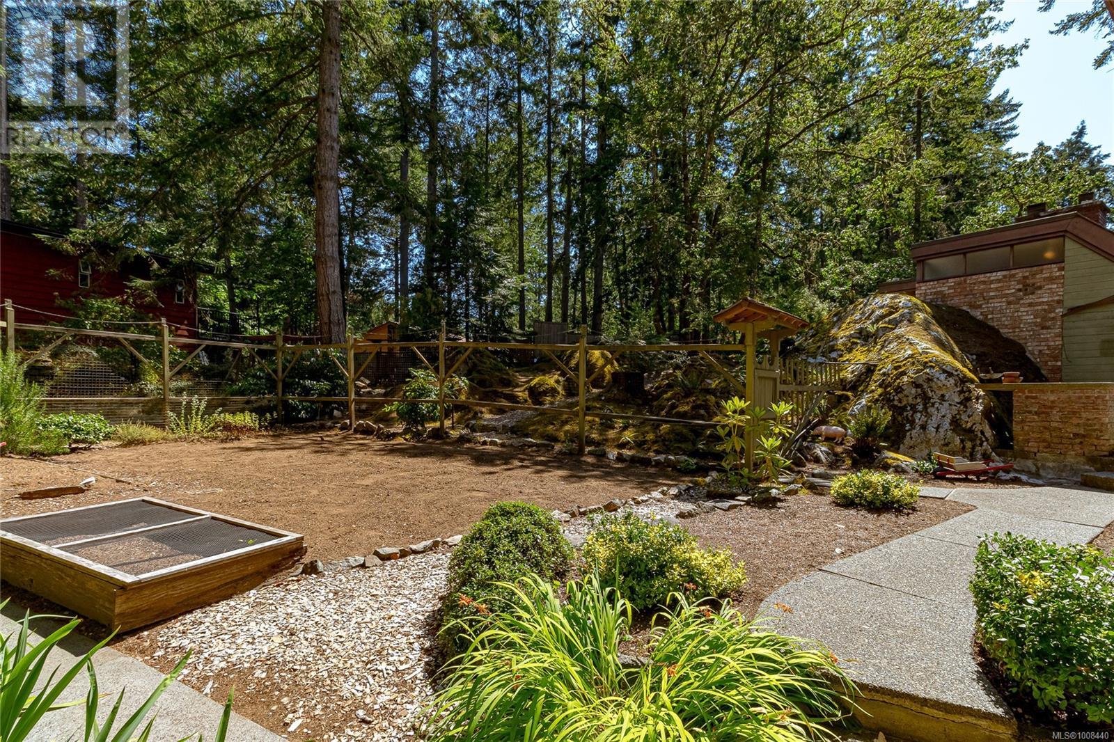Photo 62 of 4487 Shadywood Pl, Saanich BC