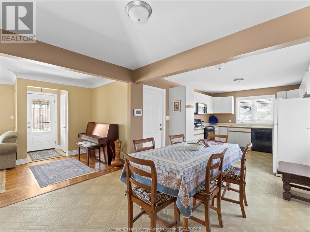 Photo 10 of 814 Watson Avenue, Windsor ON