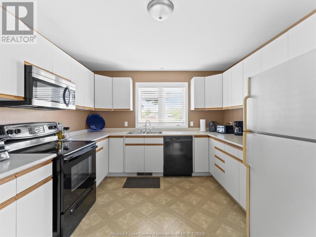 Photo 12 of 814 Watson Avenue, Windsor ON