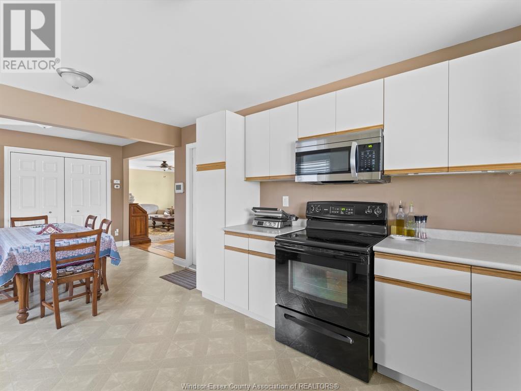 Photo 13 of 814 Watson Avenue, Windsor ON