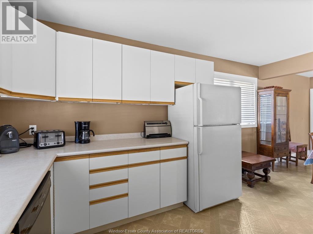 Photo 14 of 814 Watson Avenue, Windsor ON