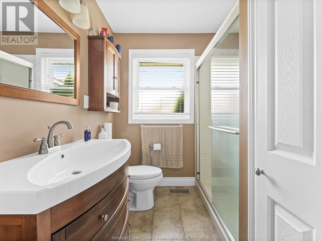 Photo 18 of 814 Watson Avenue, Windsor ON