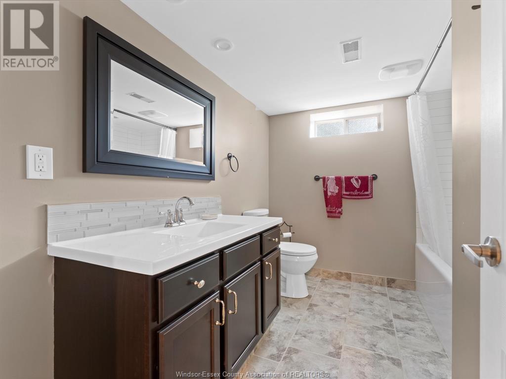 Photo 25 of 814 Watson Avenue, Windsor ON
