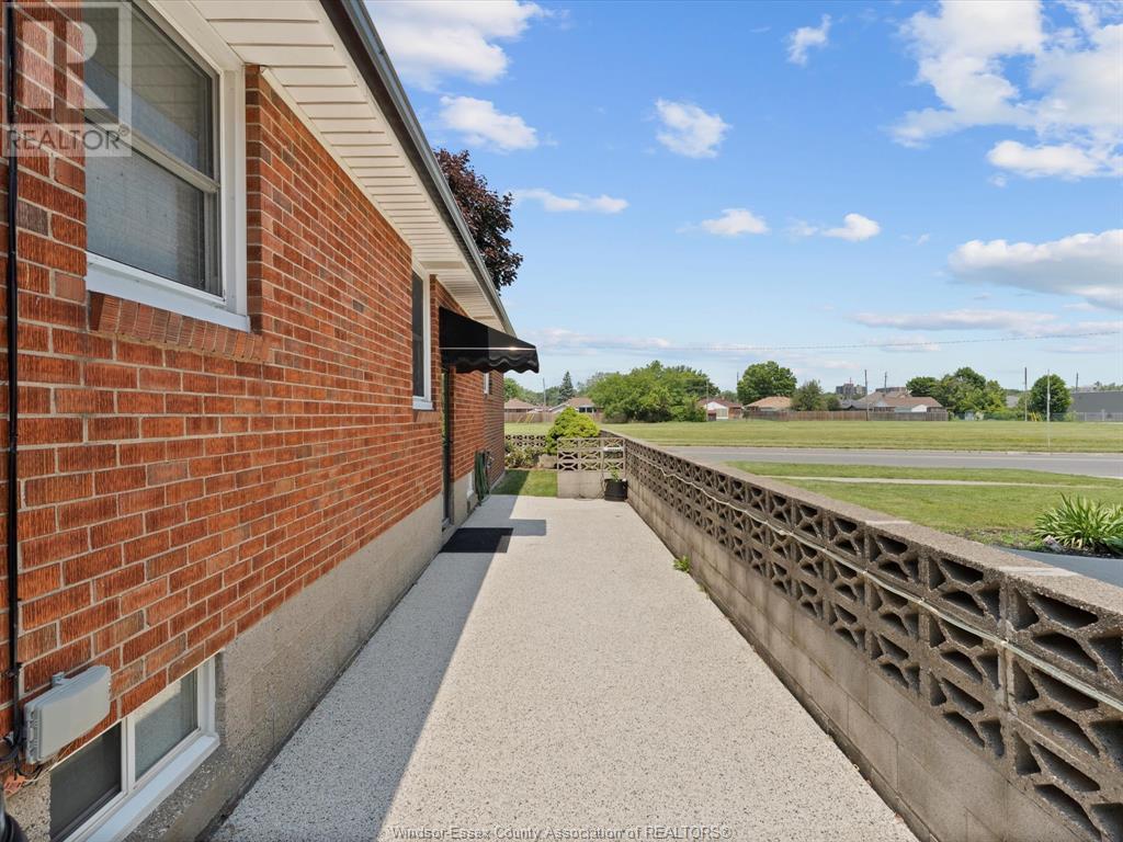 Photo 28 of 814 Watson Avenue, Windsor ON