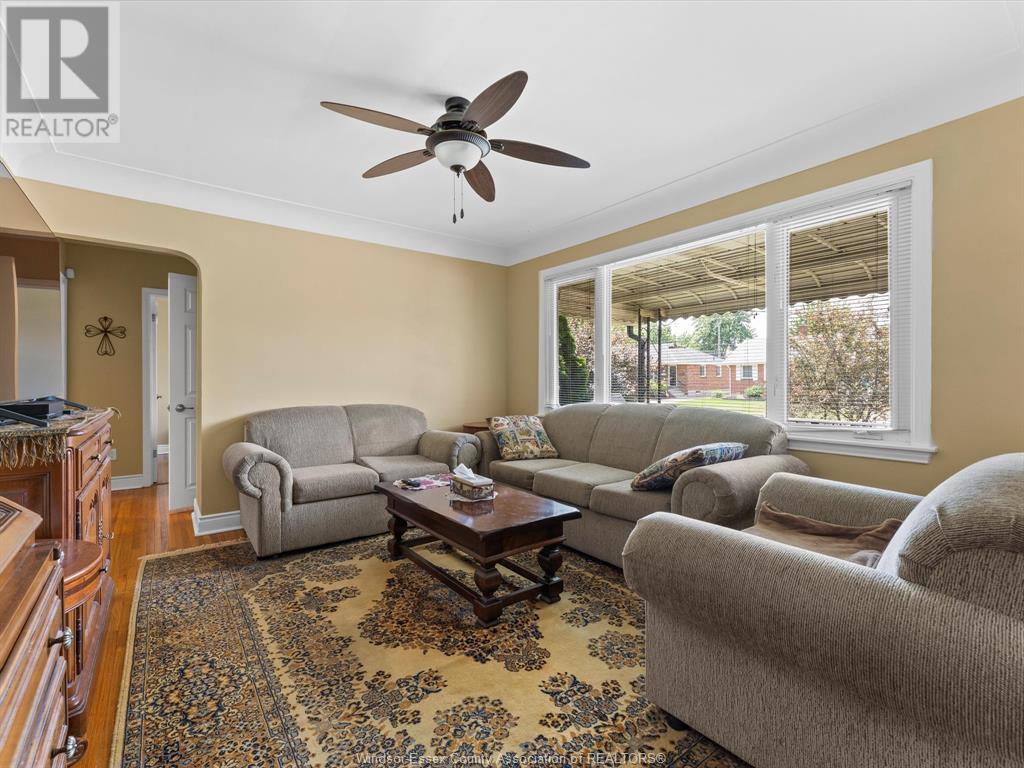 Photo 7 of 814 Watson Avenue, Windsor ON