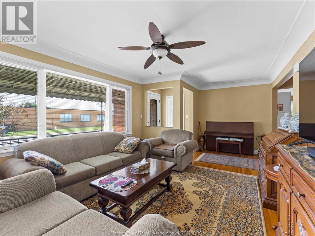 Photo 8 of 814 Watson Avenue, Windsor ON
