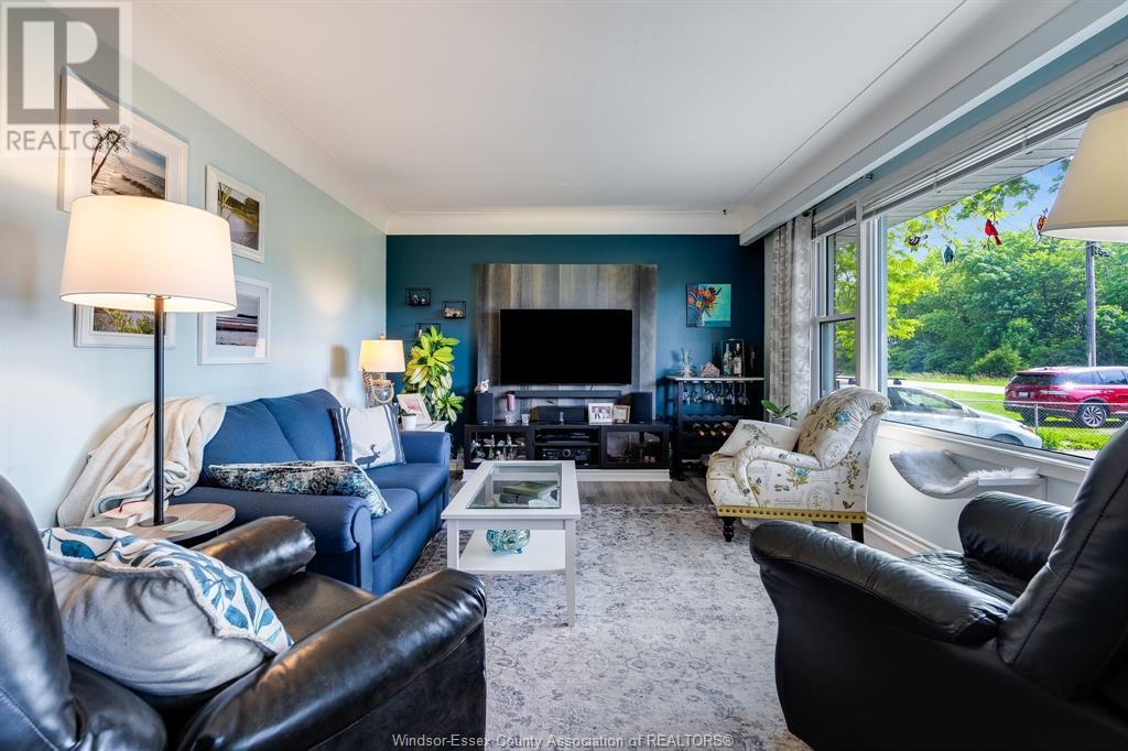 Photo 11 of 27 Mersea Rd 12, Leamington ON