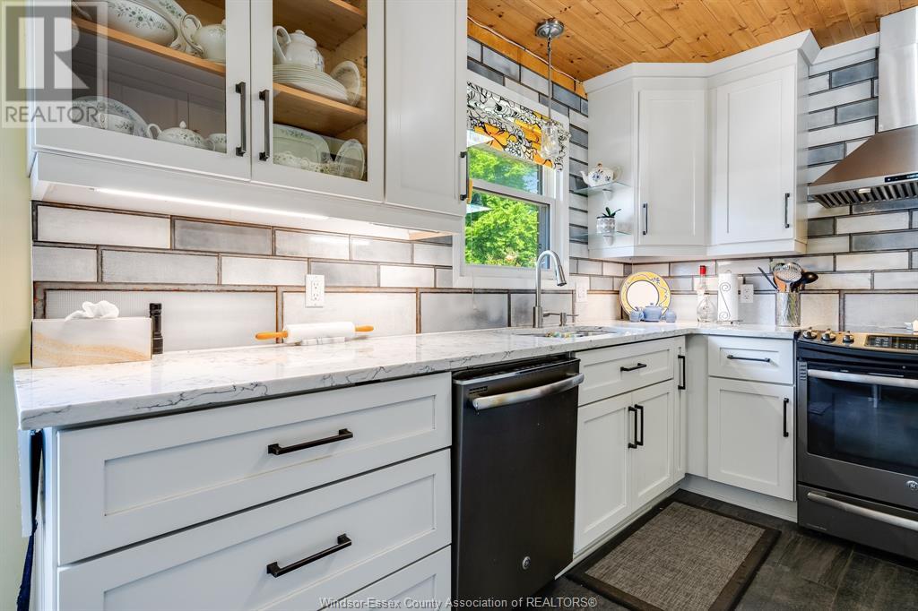 Photo 17 of 27 Mersea Rd 12, Leamington ON