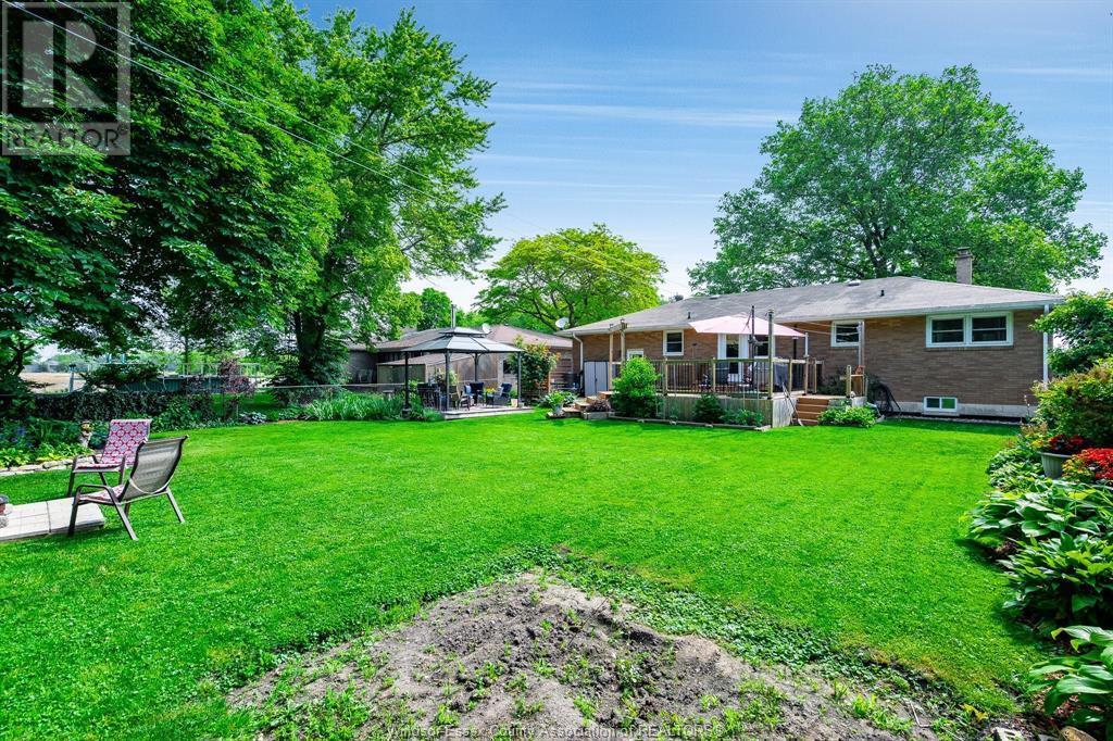 Photo 38 of 27 Mersea Rd 12, Leamington ON