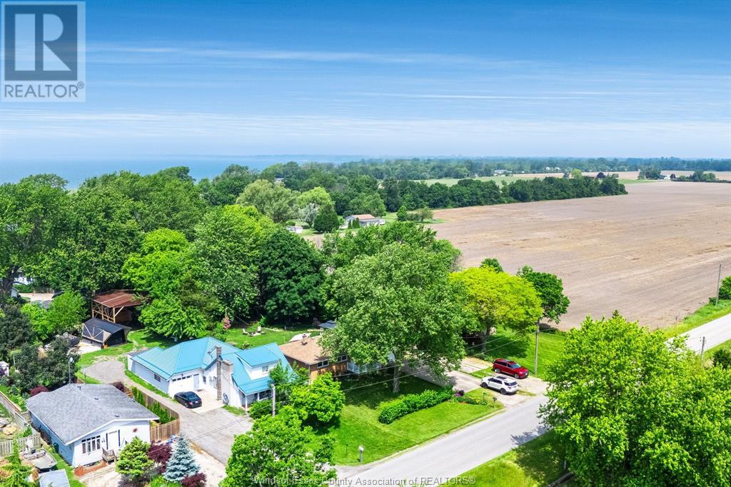 Photo 40 of 27 Mersea Rd 12, Leamington ON