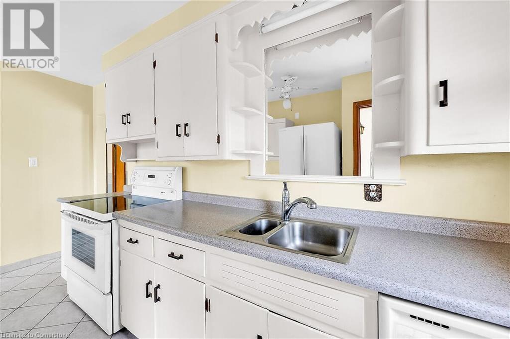 Photo 10 of 220 Winona Road, Stoney Creek ON