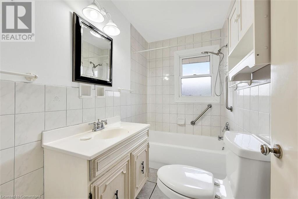 Photo 19 of 220 Winona Road, Stoney Creek ON