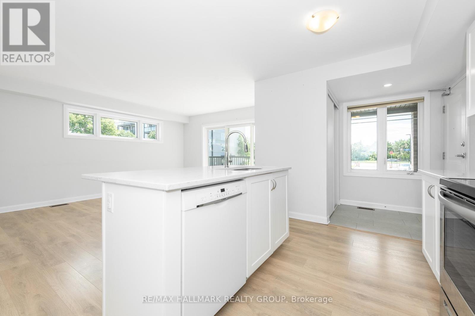 Photo 9 of 16 415 Eldorado Private, Ottawa ON