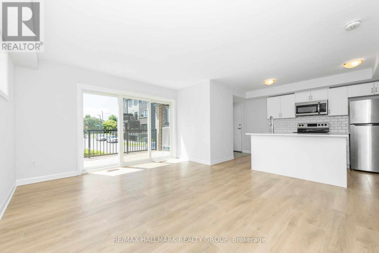 Photo 15 of 16 415 Eldorado Private, Ottawa ON