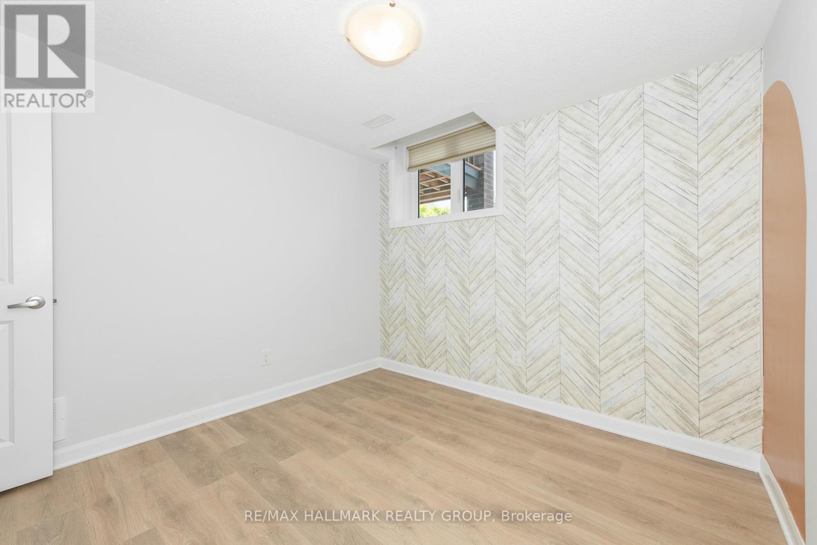 Photo 4 of 16 415 Eldorado Private, Ottawa ON
