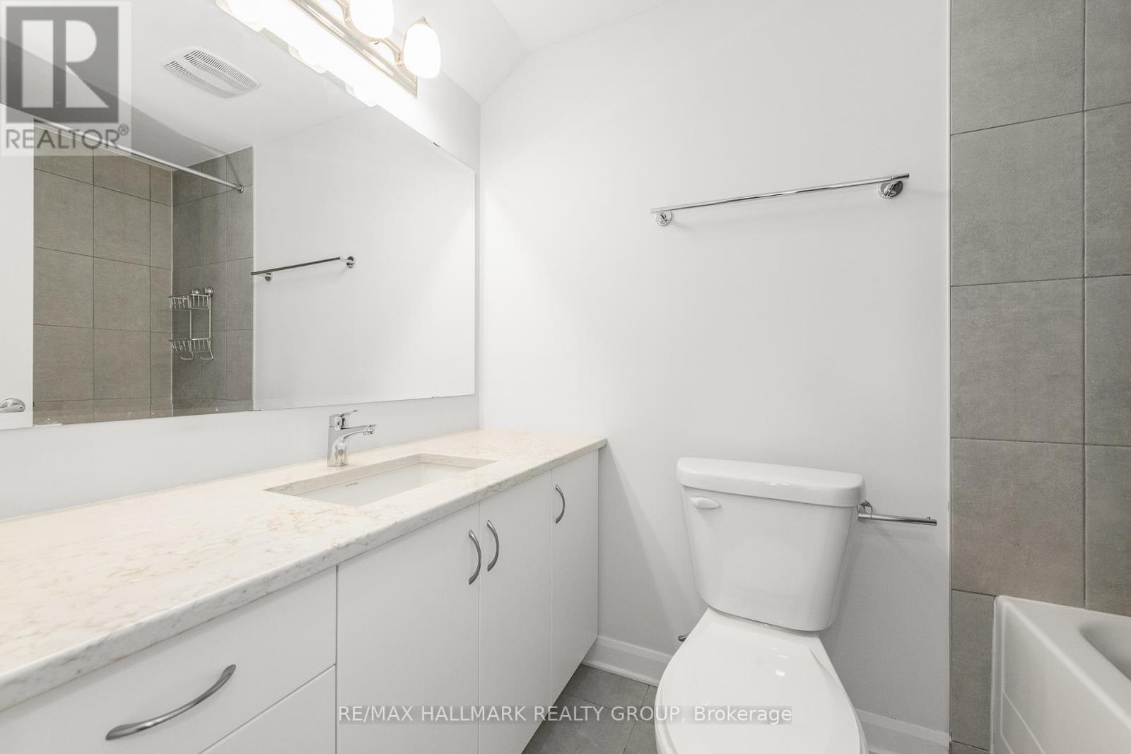Photo 11 of 16 415 Eldorado Private, Ottawa ON