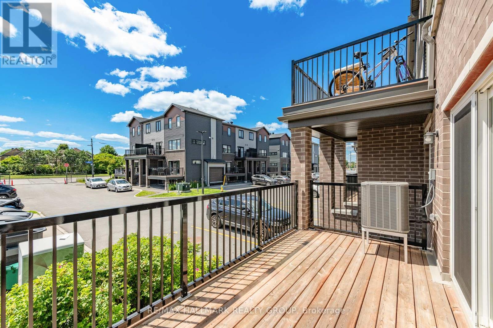Photo 12 of 16 415 Eldorado Private, Ottawa ON