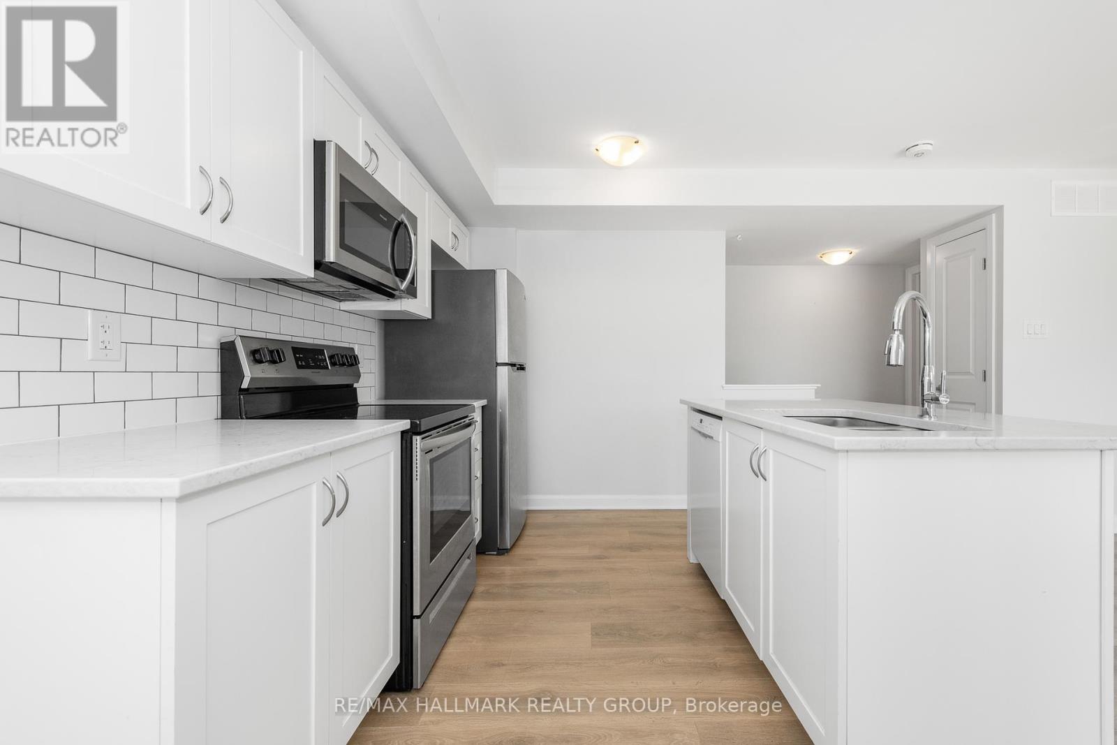 Photo 8 of 16 415 Eldorado Private, Ottawa ON