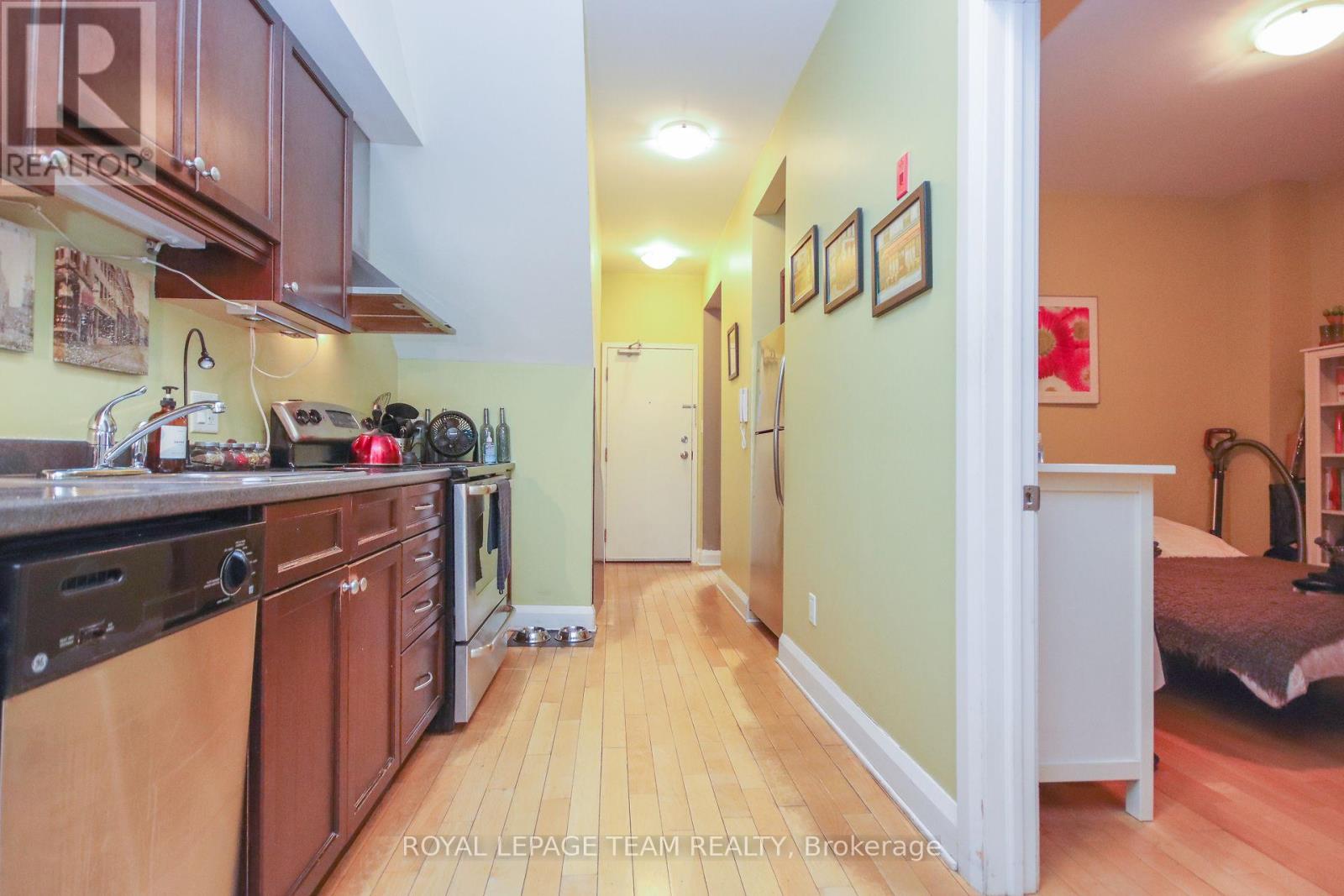 Photo 24 of 159 Frank Street, Ottawa ON