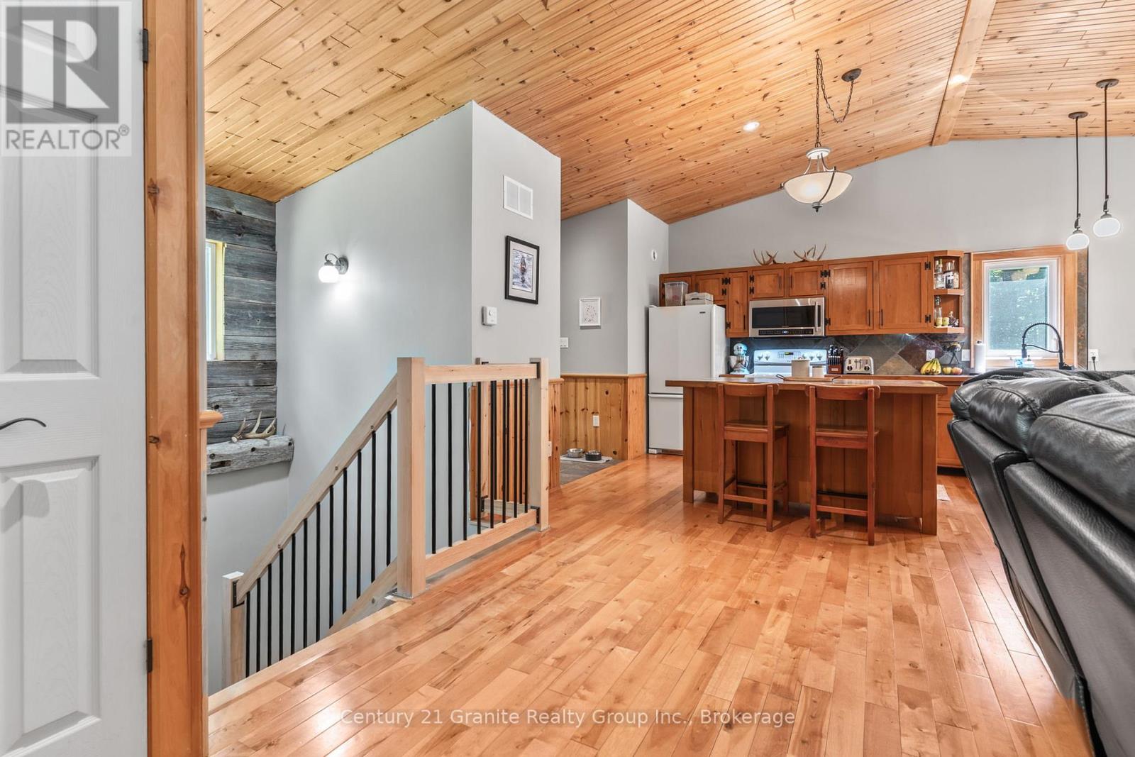 Photo 27 of 1012 Redner Road, Algonquin Highlands ON