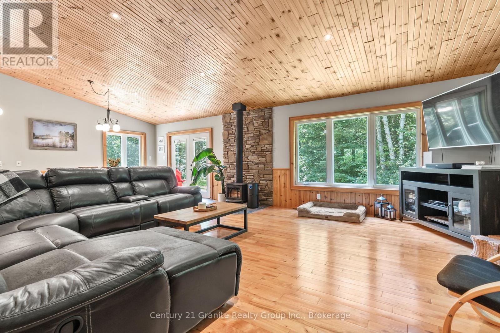 Photo 19 of 1012 Redner Road, Algonquin Highlands ON
