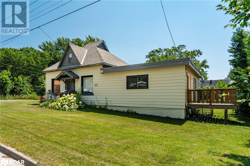 Photo 3 of 44 Yeo Street, Penetanguishene ON
